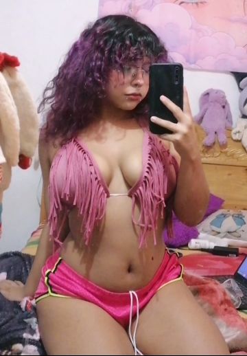 woman from Colombia on a profile card