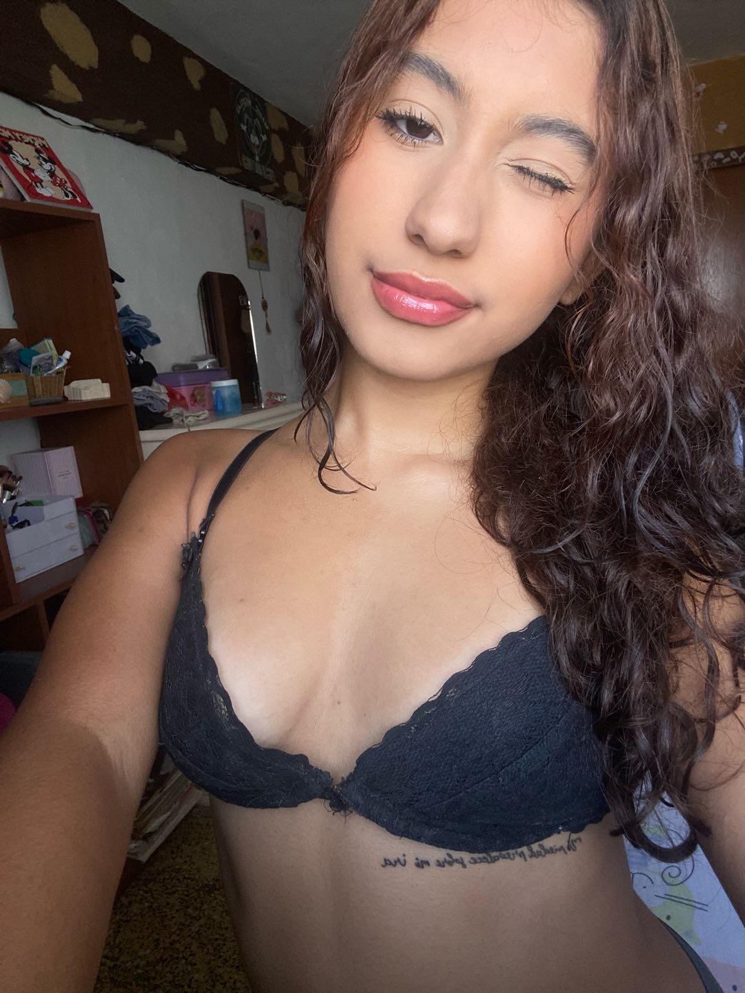 woman from Venezuela posing for a photo