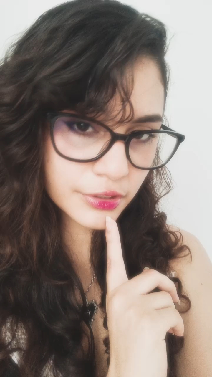 Ecuadorian woman with glasses in a vertical portrait